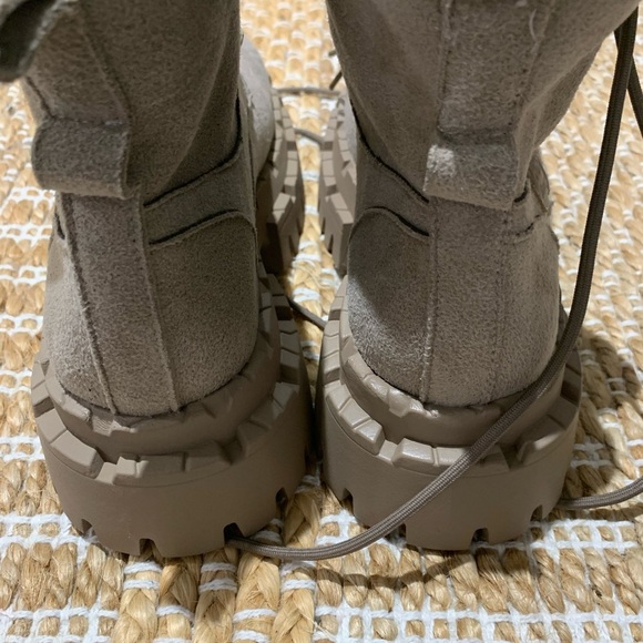 Cutest boots ever - Picture 5 of 6